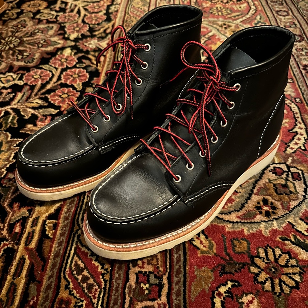Red Wing heritage moc toe boot